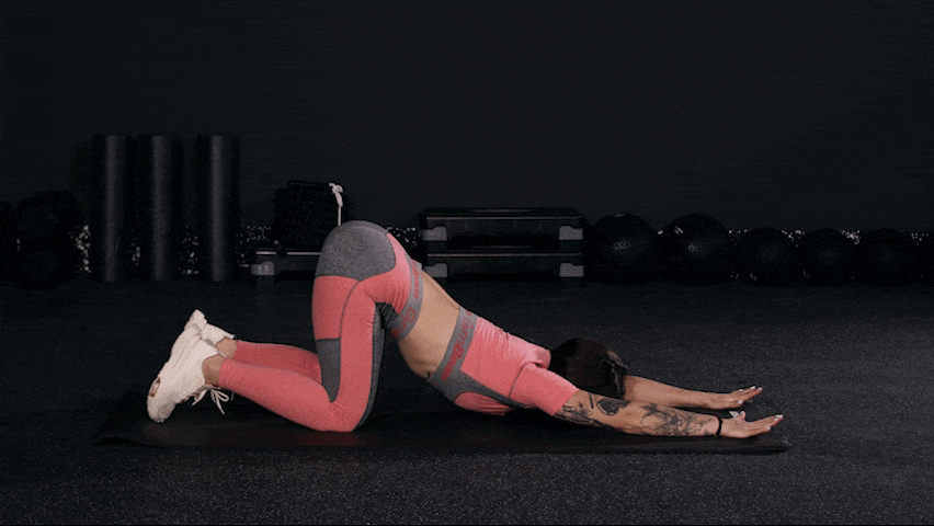 Wie führt man die Welpen-Pose aus, um Rückenschmerzen zu lindern?