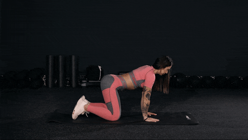 Wie führt man das Einfädeln der Nadel zur Linderung von Rückenschmerzen durch?