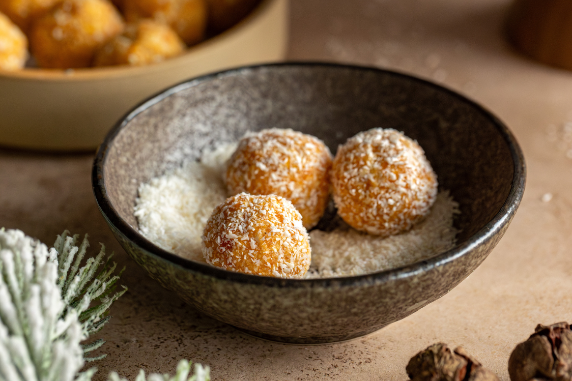 No-Bake Kokosnuss-Aprikosen-Kugeln - Ummantelung