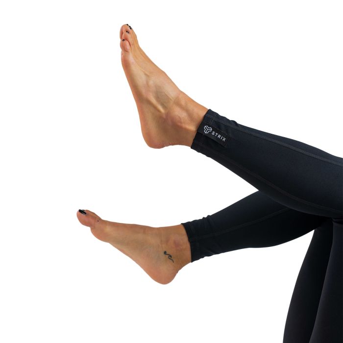 Essential Leggings für Frauen in Black - STRIX M