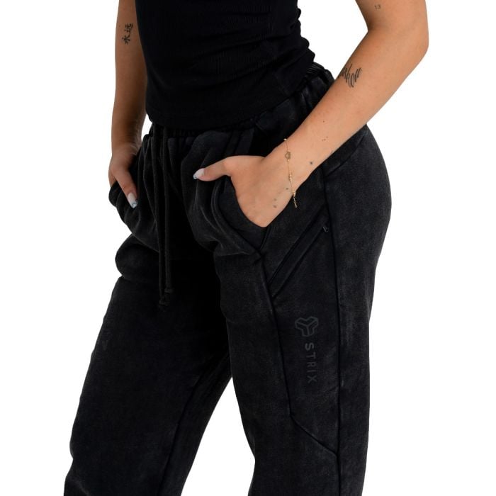 Jogginghose für Frauen in Washed Black - STRIX M