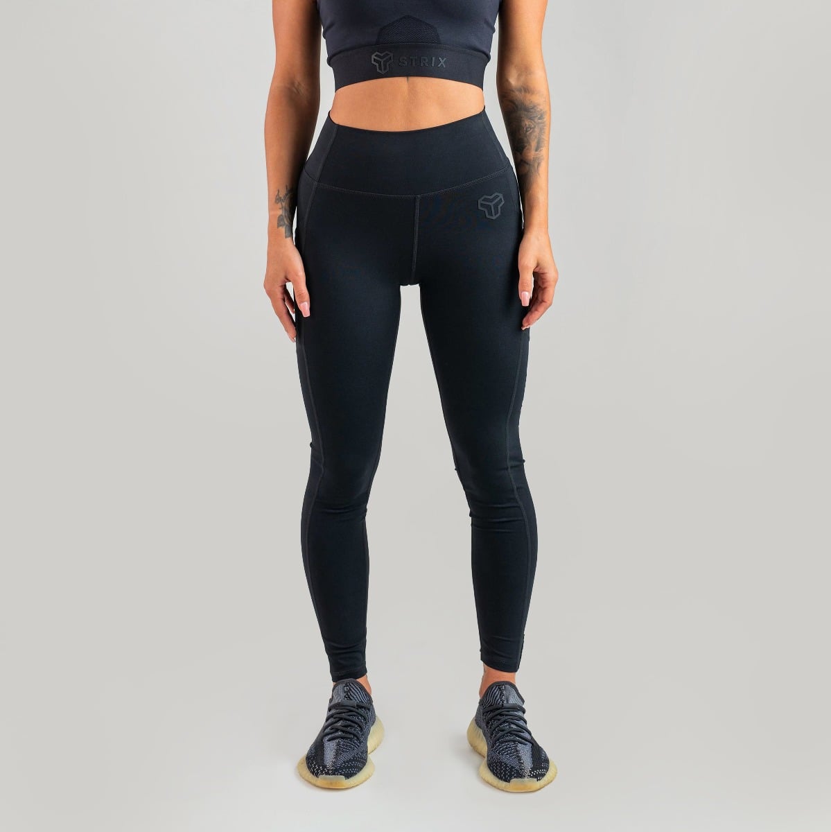 Essential Leggings für Frauen in Black - STRIX