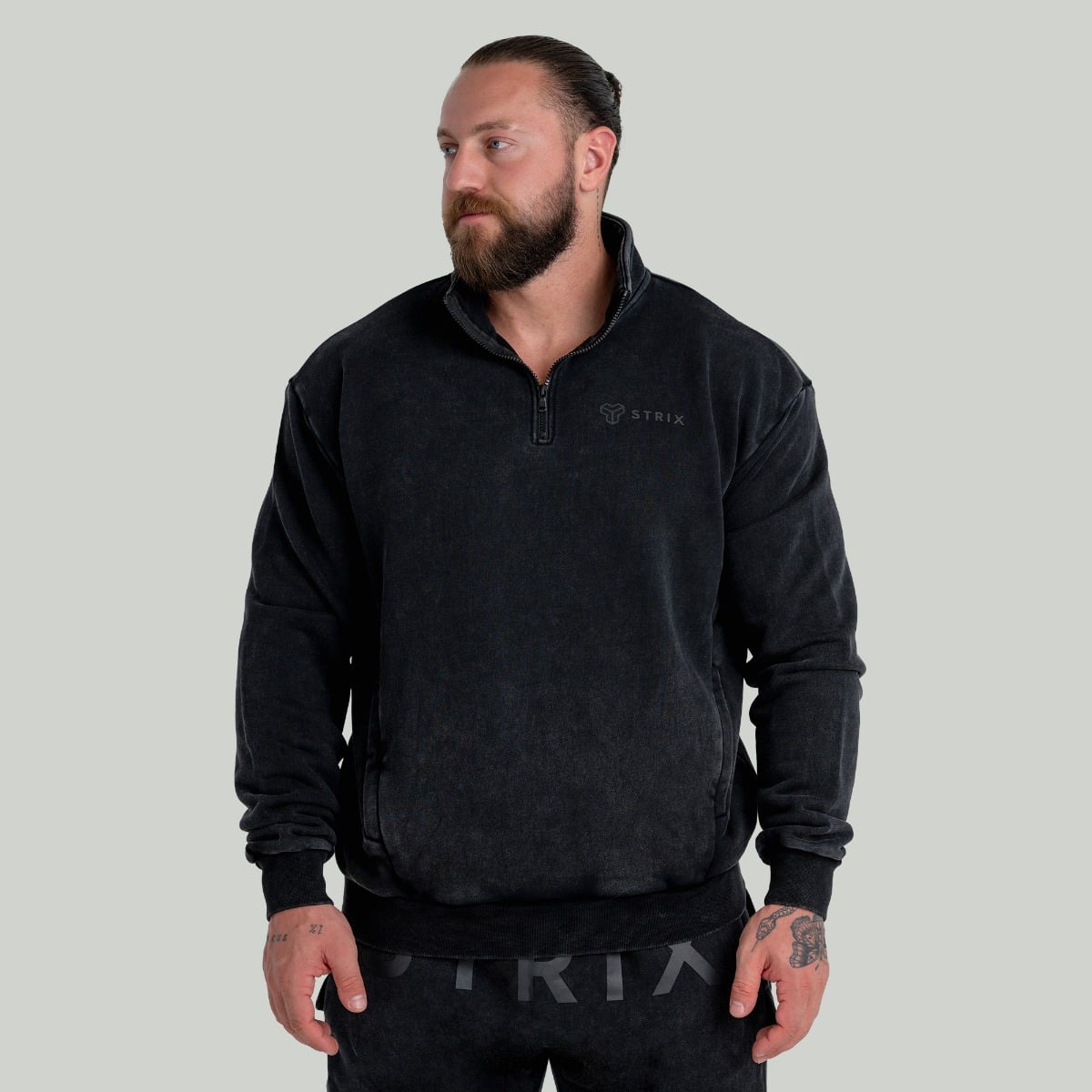 Pullover in Washed Black - STRIX