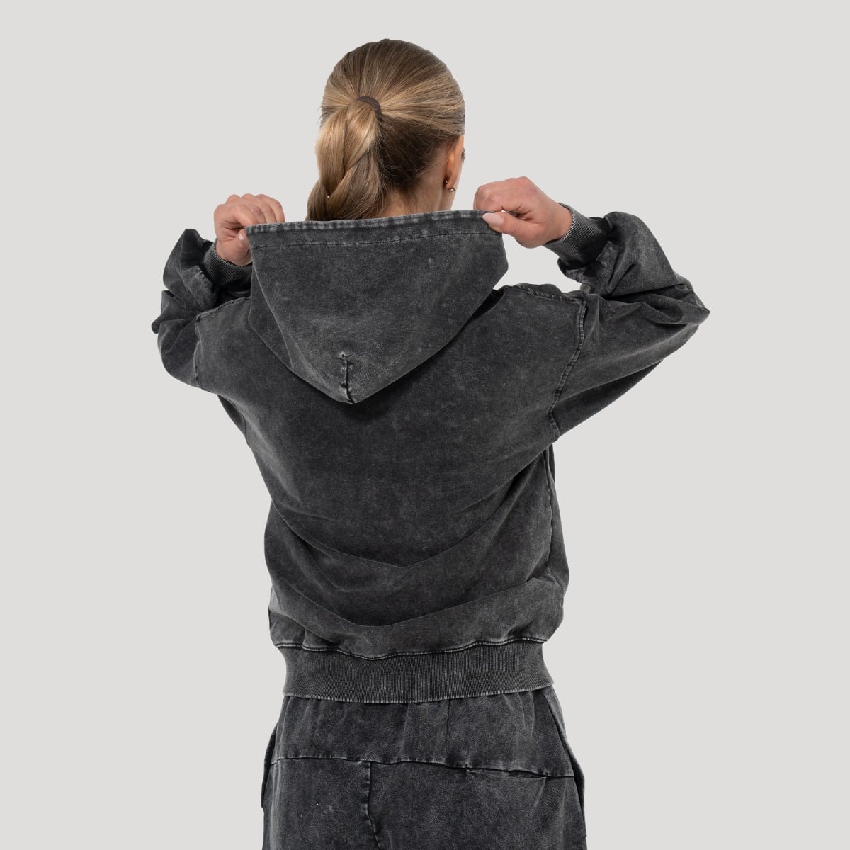Abyss Hoodie für Frauen in Charcoal - GymBeam