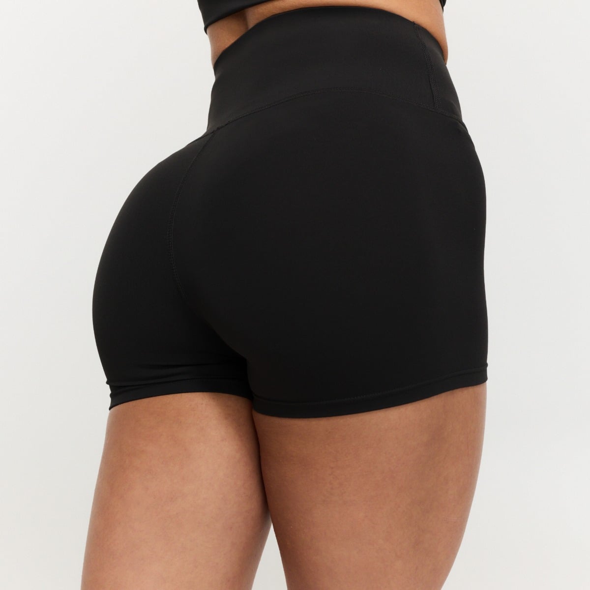 BEAT Shorts für Frauen in Black - GymBeam