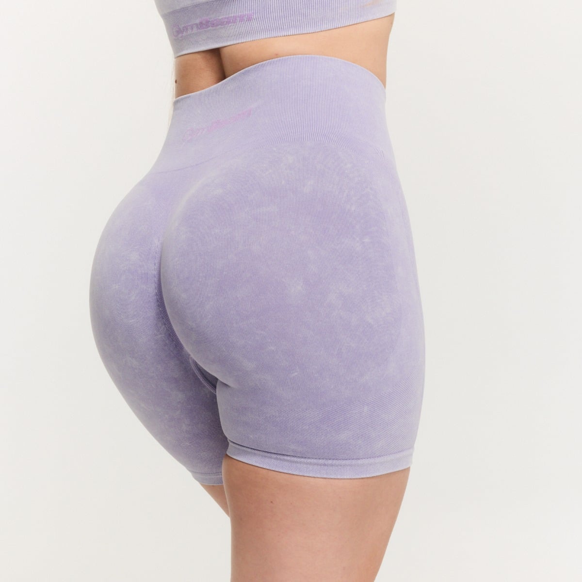 LIFT Nahtlose Shorts für Frauen in Violet - GymBeam