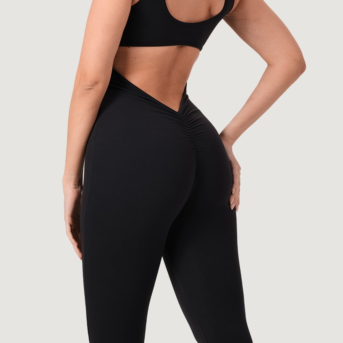 NEO Jumpsuit für Frauen in Black - GymBeam