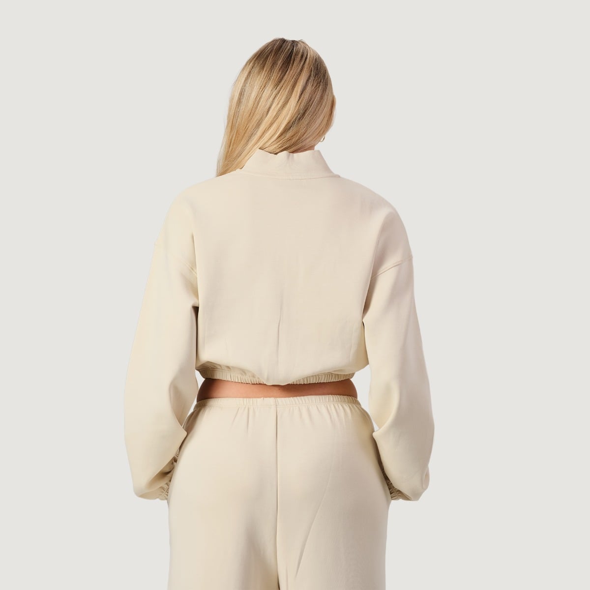 NEO Zip-Up Sweatshirt für Frauen in Almond - GymBeam