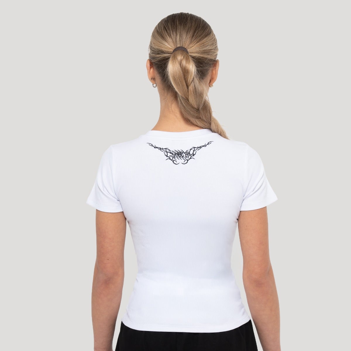 Tribal Ribbed T-shirt für Frauen in White - GymBeam