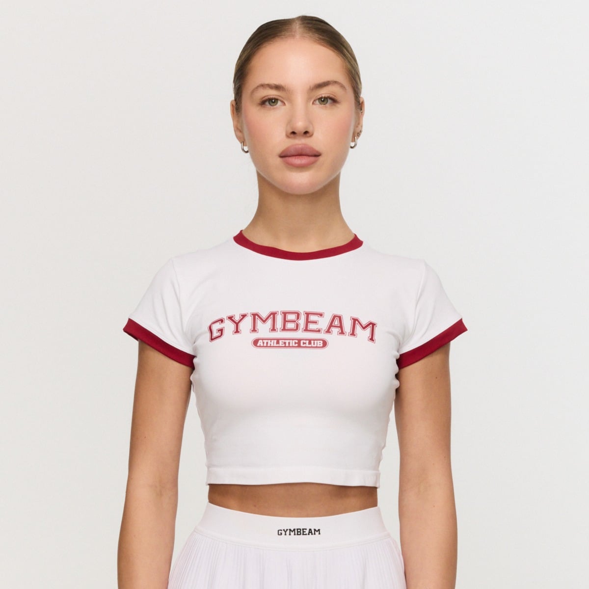 Varsity T-Shirt für Frauen in White - GymBeam