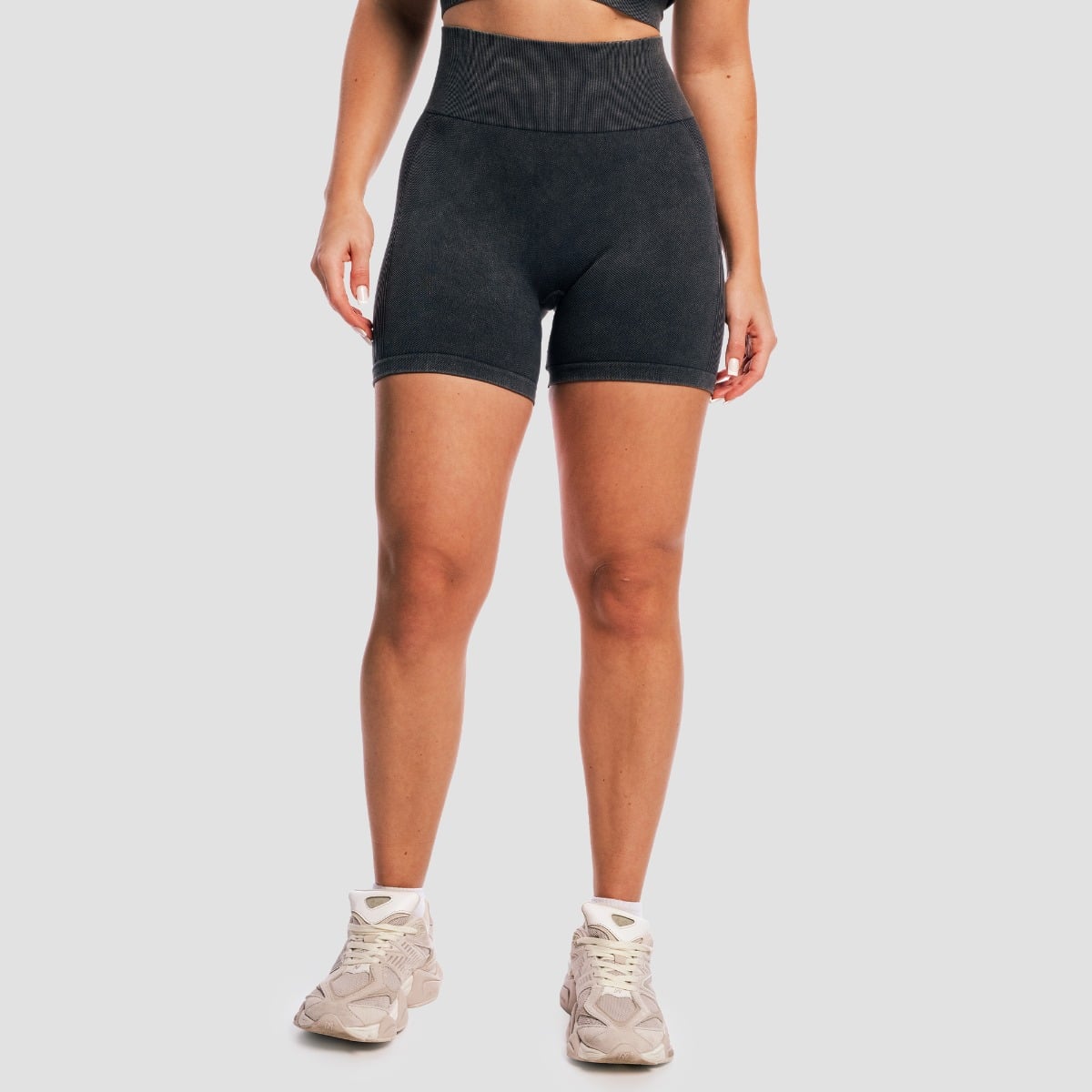 LIFT Nahtlose Shorts für Frauen in Coal - GymBeam