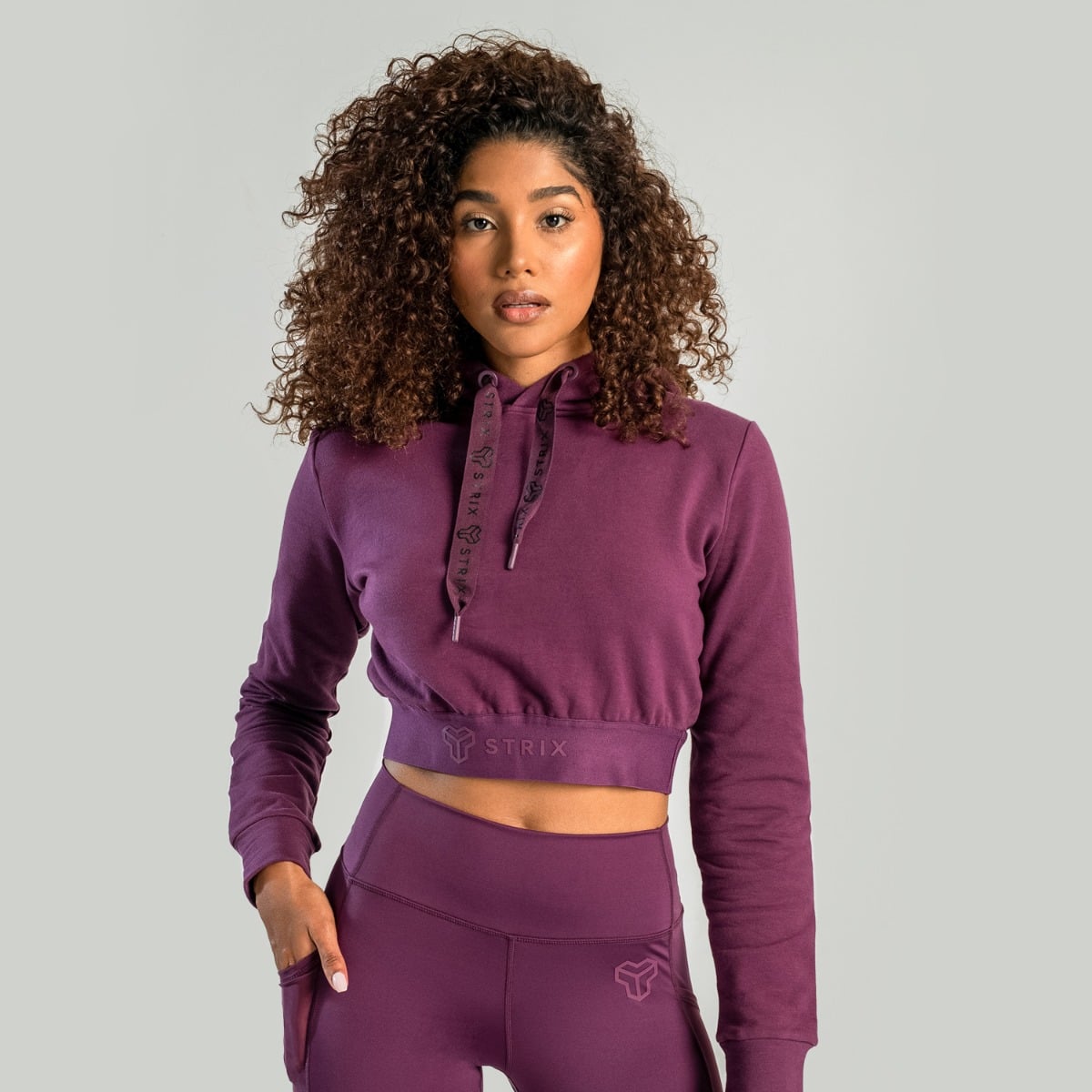 Essential Cropped Hoodie für Frauen in Plum - STRIX