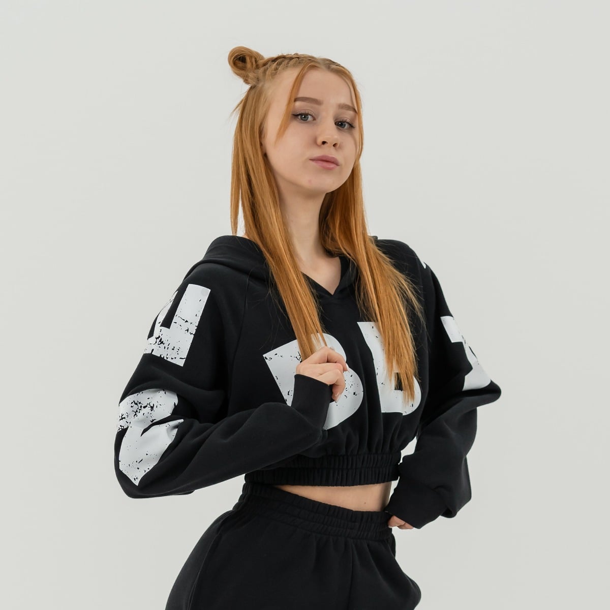 Women‘s Muscle Mommy Cropped Hoodie Black - NEBBIA