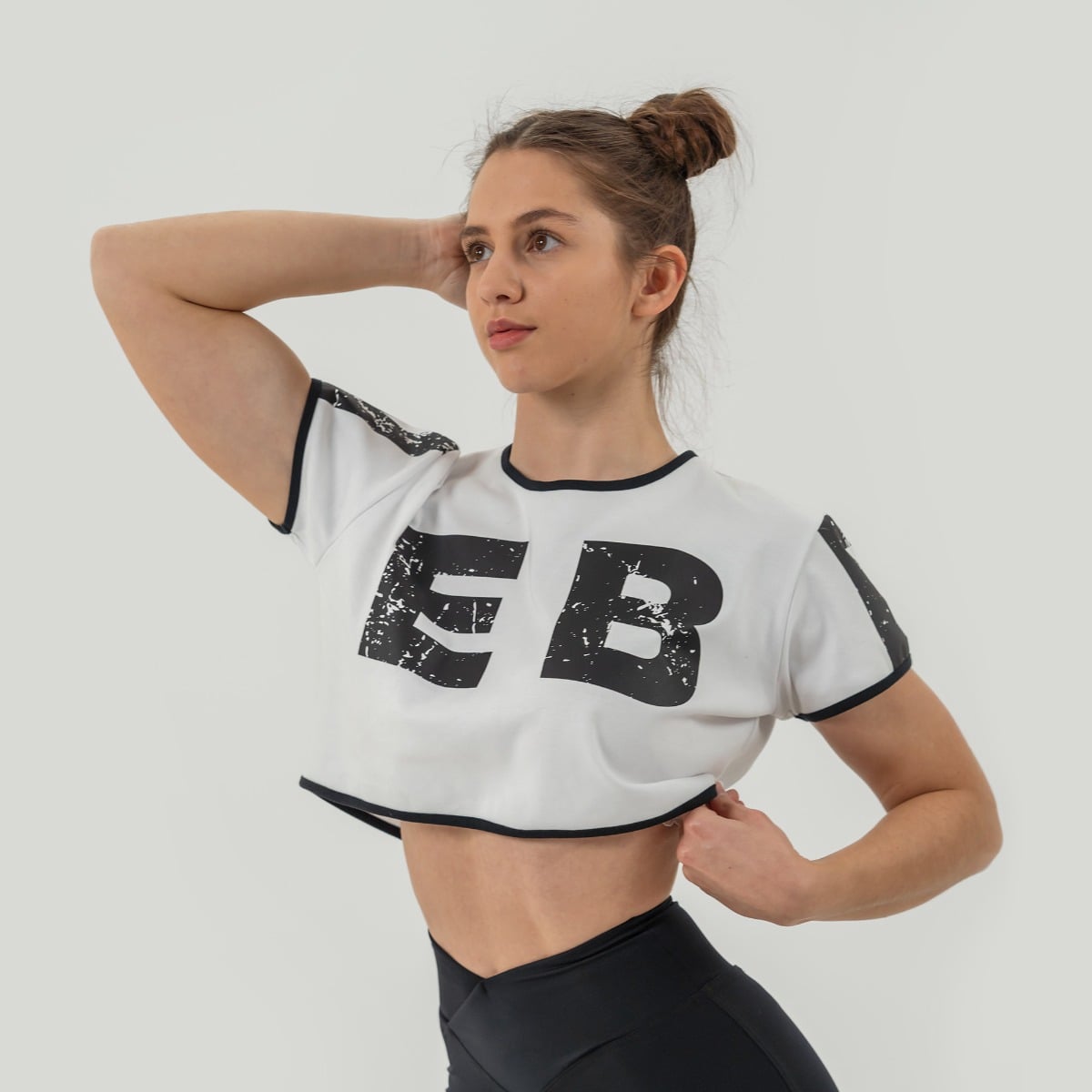 Women‘s Oversized Crop Top Game On White - NEBBIA